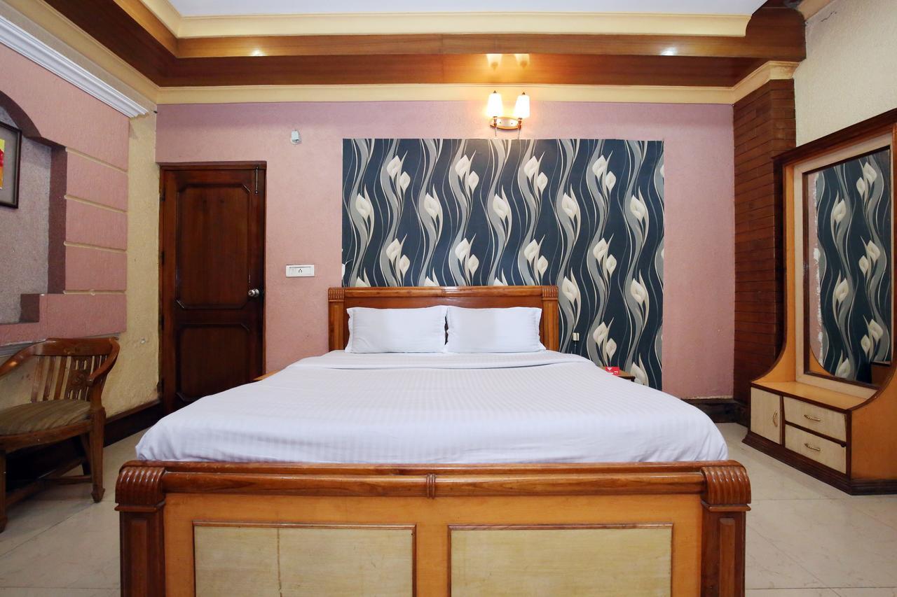 Capital O 10990 Hotel Gobind Regency Zirakpur Buitenkant foto