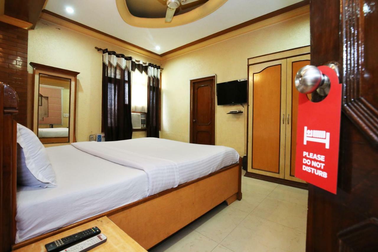 Capital O 10990 Hotel Gobind Regency Zirakpur Buitenkant foto