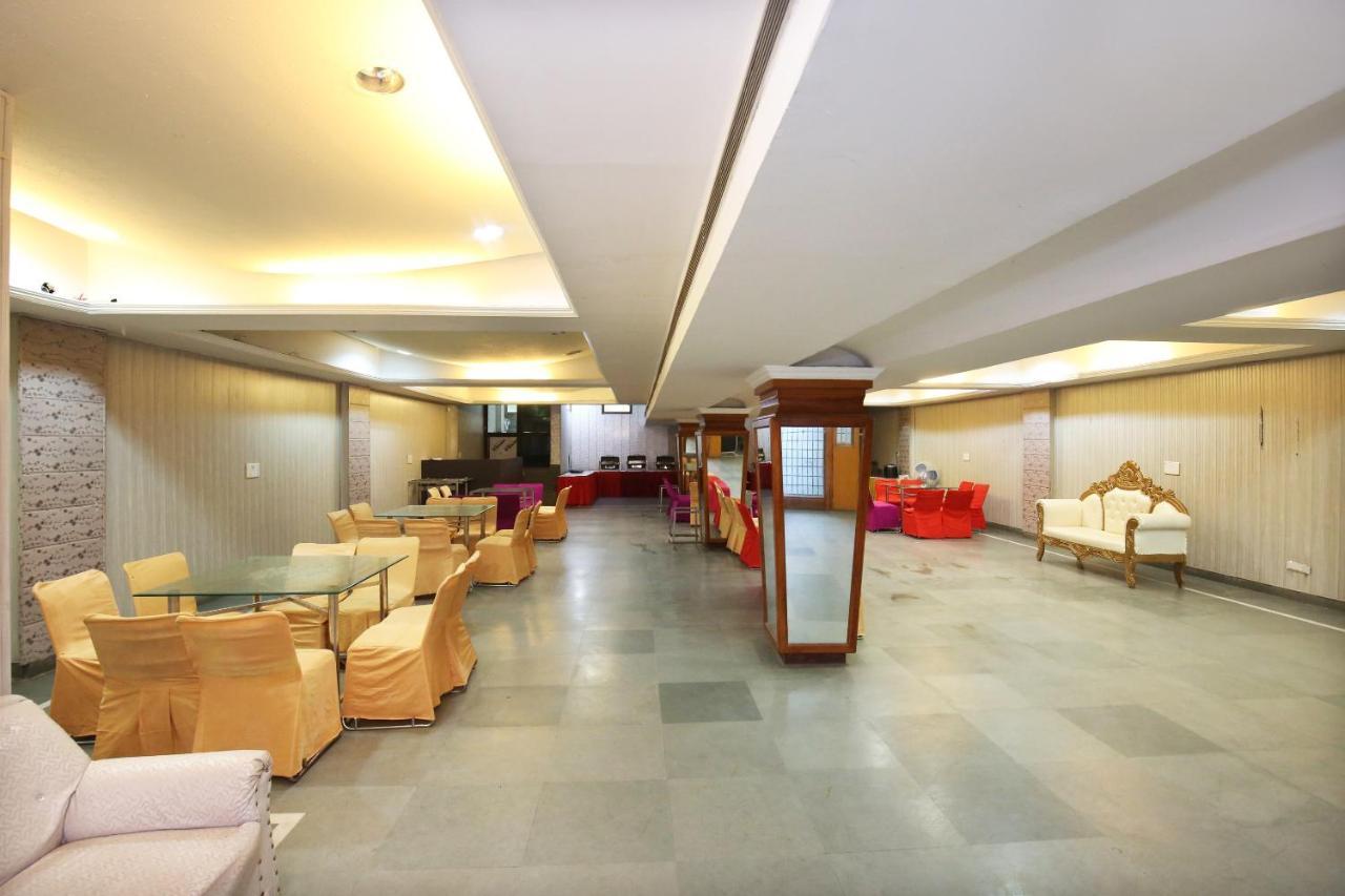 Capital O 10990 Hotel Gobind Regency Zirakpur Buitenkant foto
