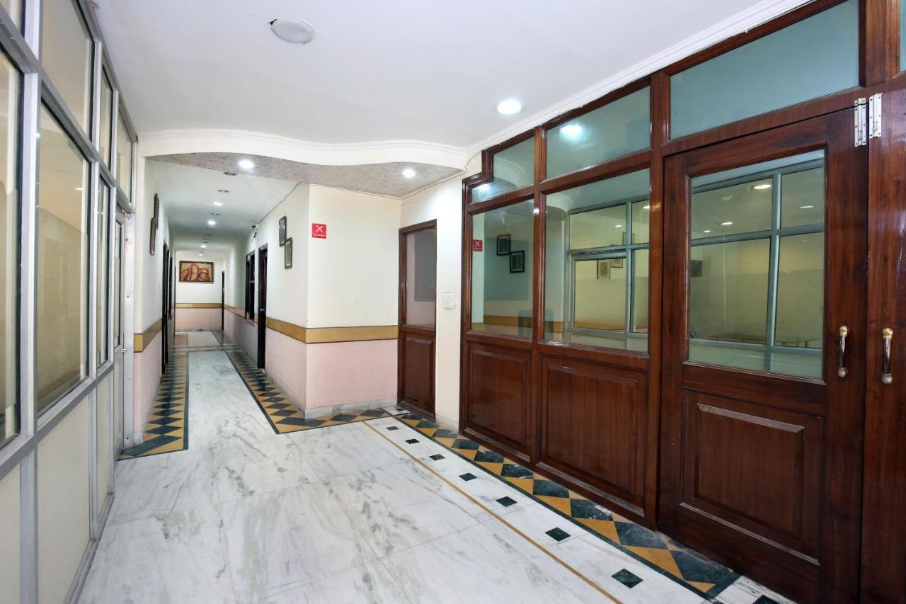 Capital O 10990 Hotel Gobind Regency Zirakpur Buitenkant foto