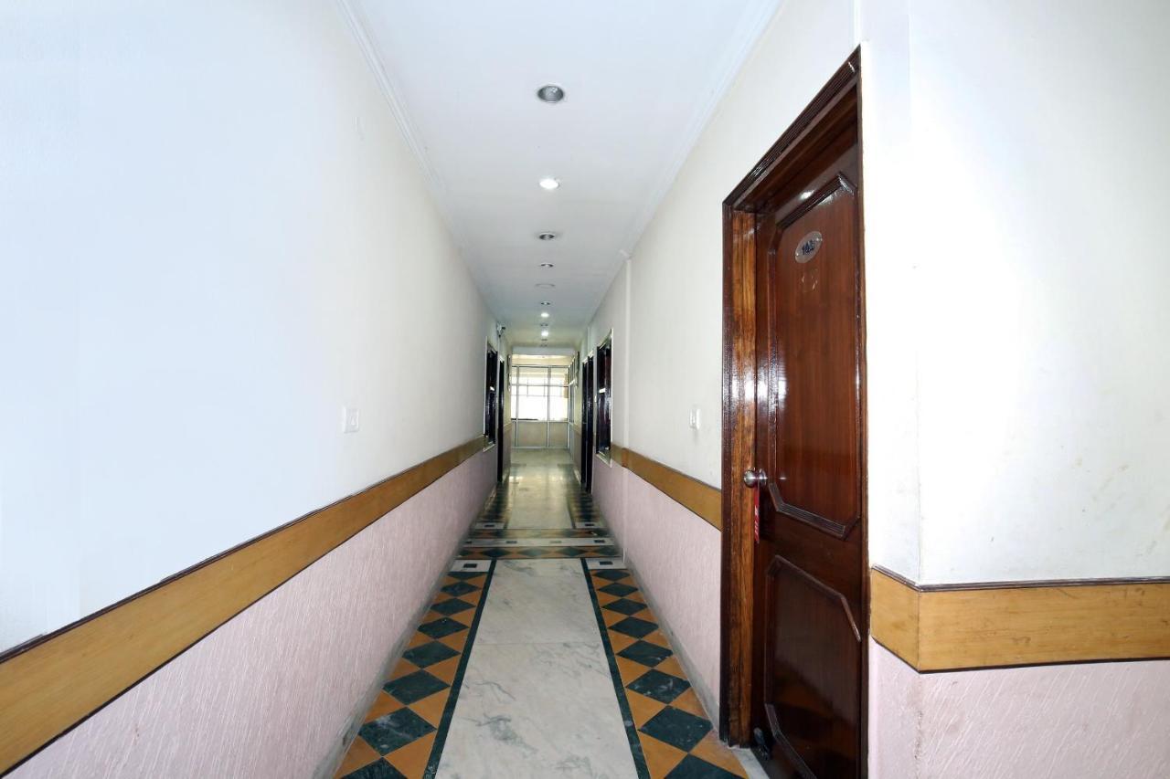 Capital O 10990 Hotel Gobind Regency Zirakpur Buitenkant foto