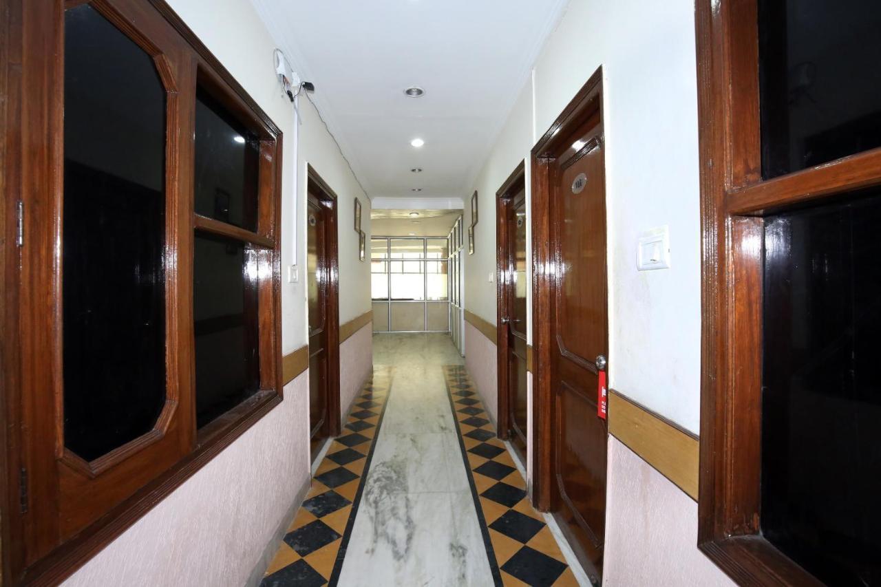 Capital O 10990 Hotel Gobind Regency Zirakpur Buitenkant foto